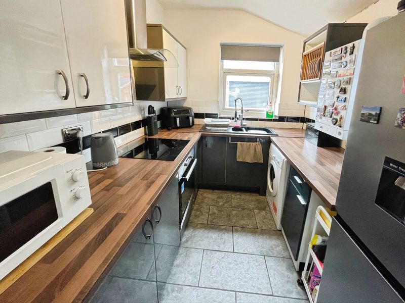 Property photo 3 of 14 Kitchen