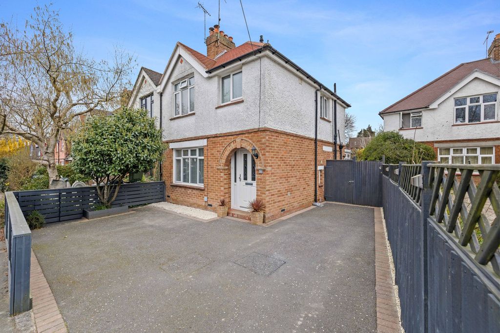 Property photo 1 of 18 Front Aspect