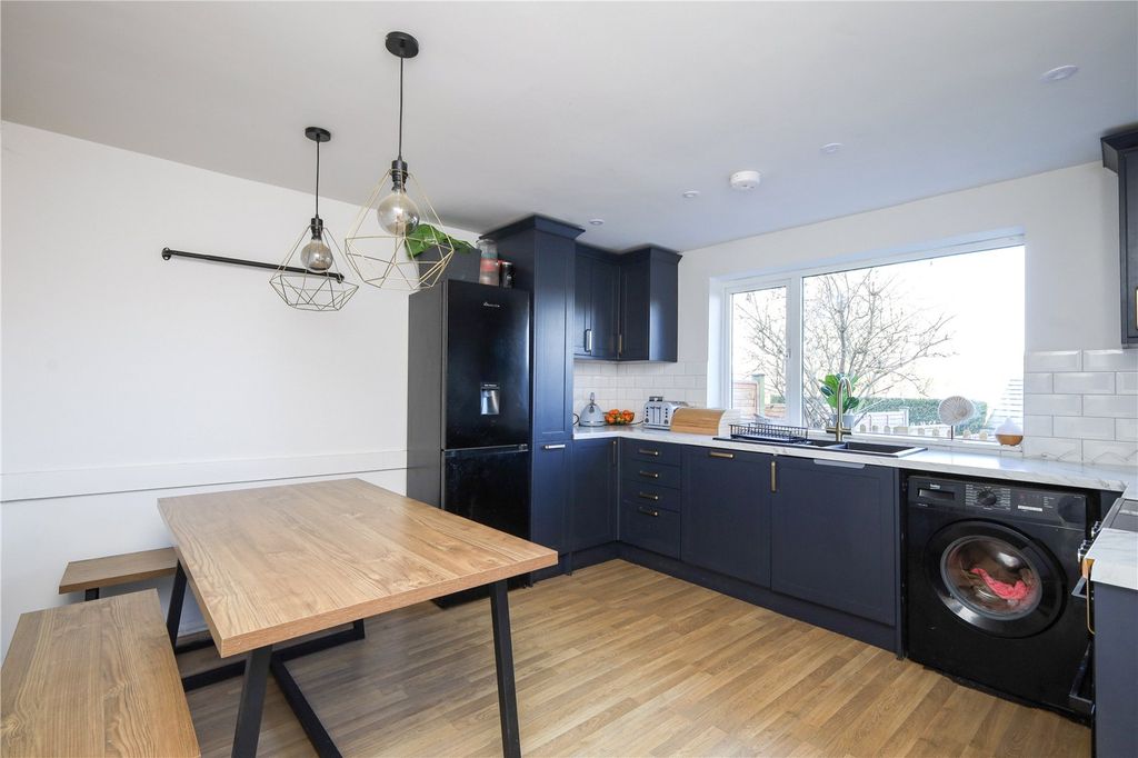 Property photo 3 of 12 Picture No. 10