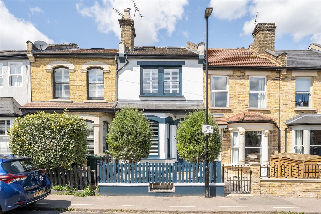 Property photo 1 of 36 Barclay Road, E17