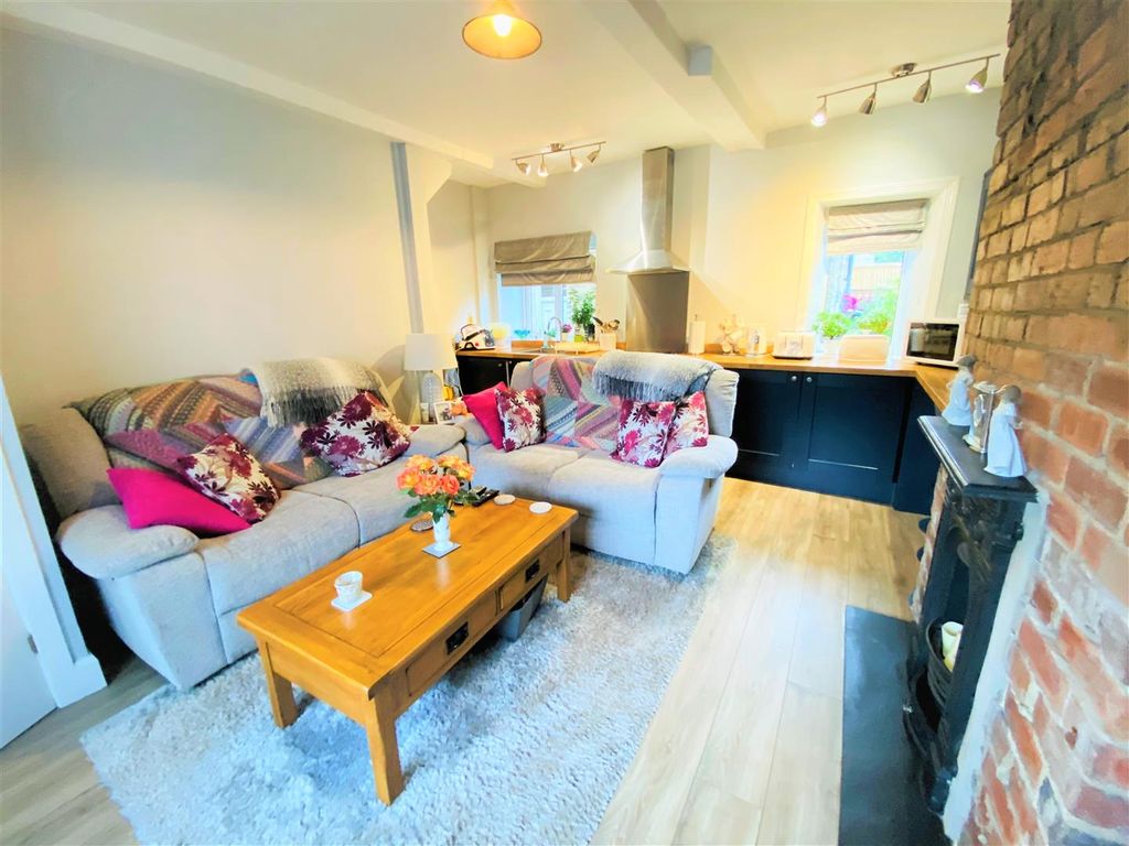 Property photo 3 of 10 Southterrace6.Jpg