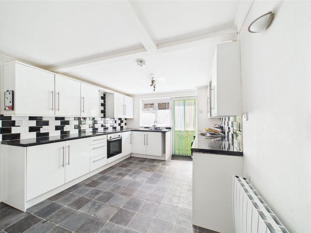 Property photo 2 of 15 Flat 1A