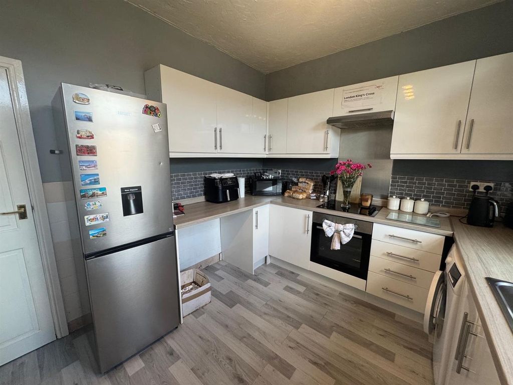 Property photo 3 of 14 Kitchen .Jpeg