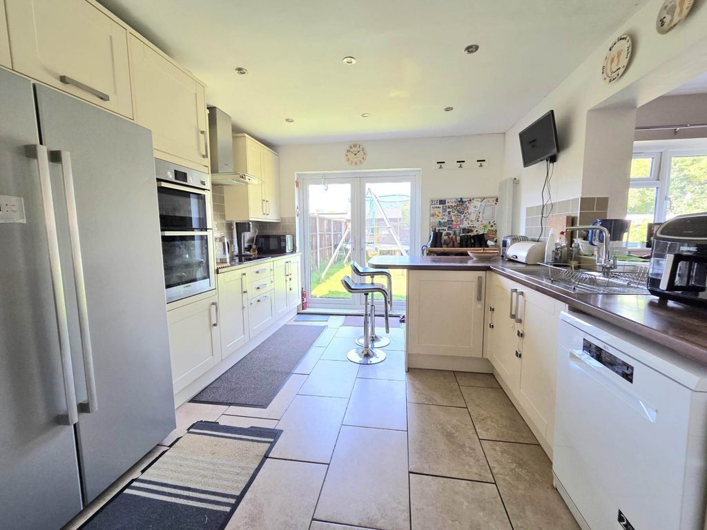 Property photo 2 of 21
