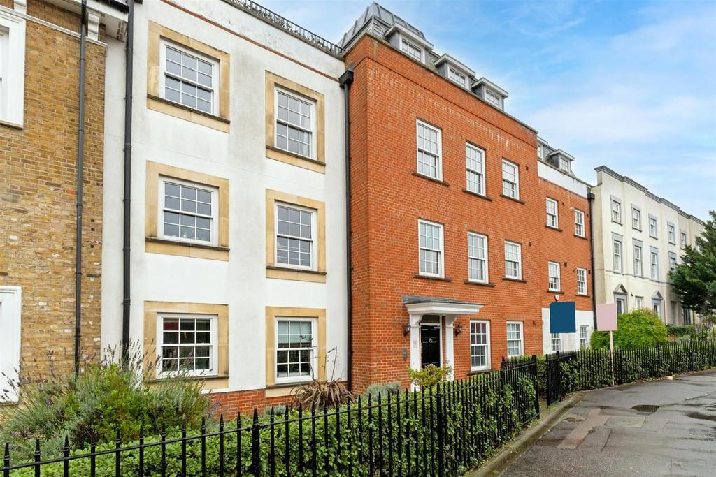 Property photo 1 of 1 Woodford Green