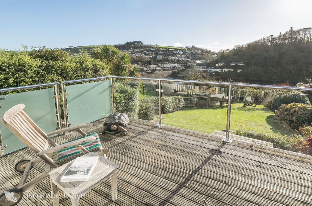 Property photo 2 of 22