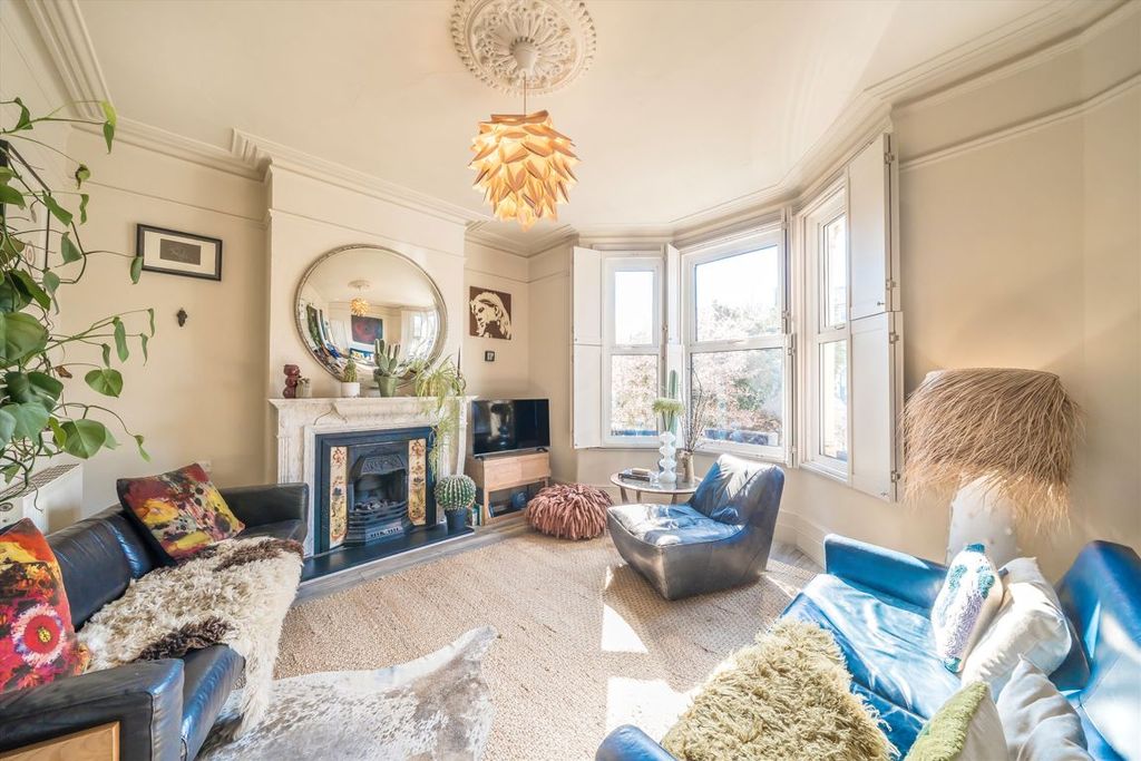 Property photo 2 of 11