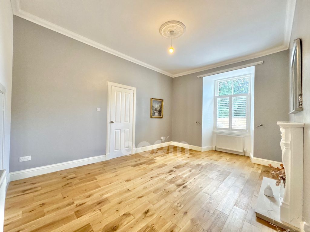 Property photo 2 of 23 Glebe Road, Beith Lounge Pic
