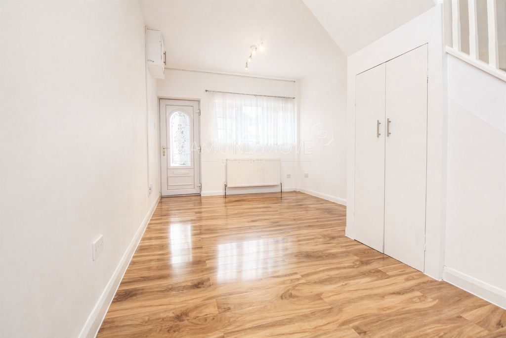 Property photo 2 of 8 Photo 7