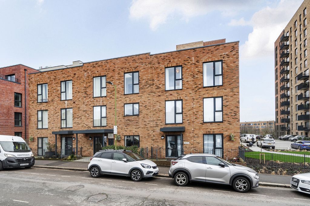 Property photo 1 of 22 1410492-1-698F3Ab...