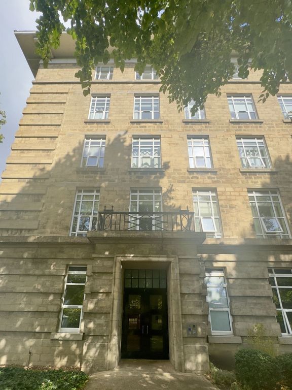 Property photo 3 of 14 A Charming Multi-Story Terraced Building With Clas...