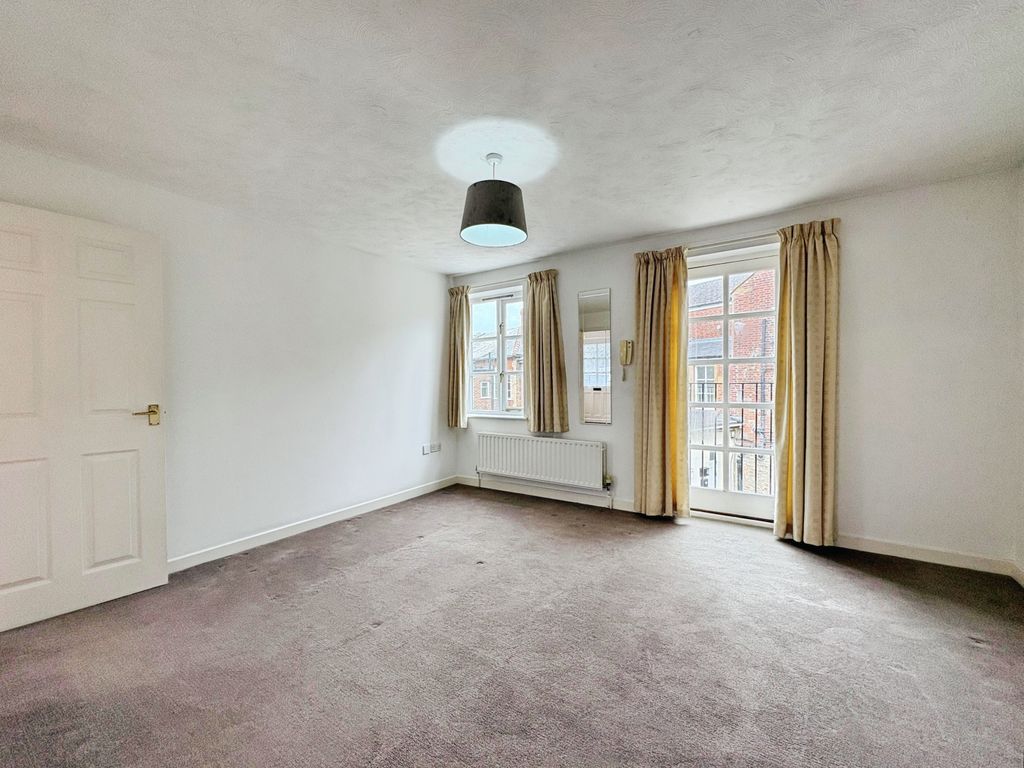 Property photo 3 of 12 d8Fbc10A-5