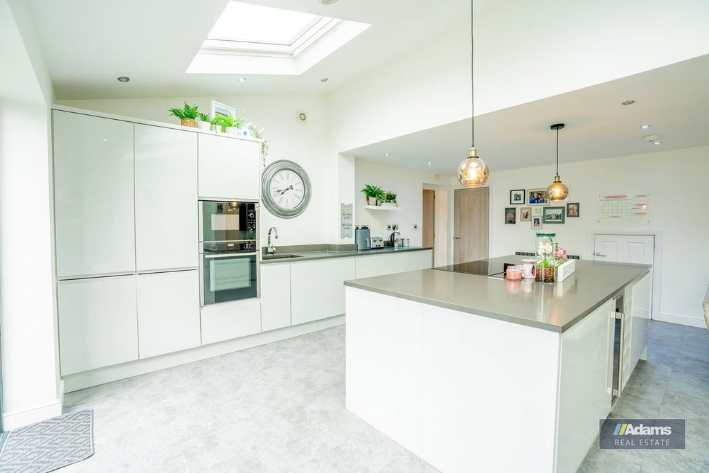 Property photo 3 of 35