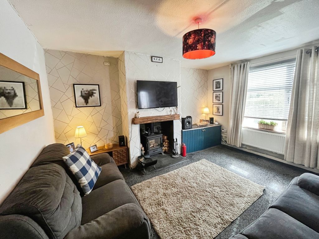 Property photo 2 of 11 Lounge