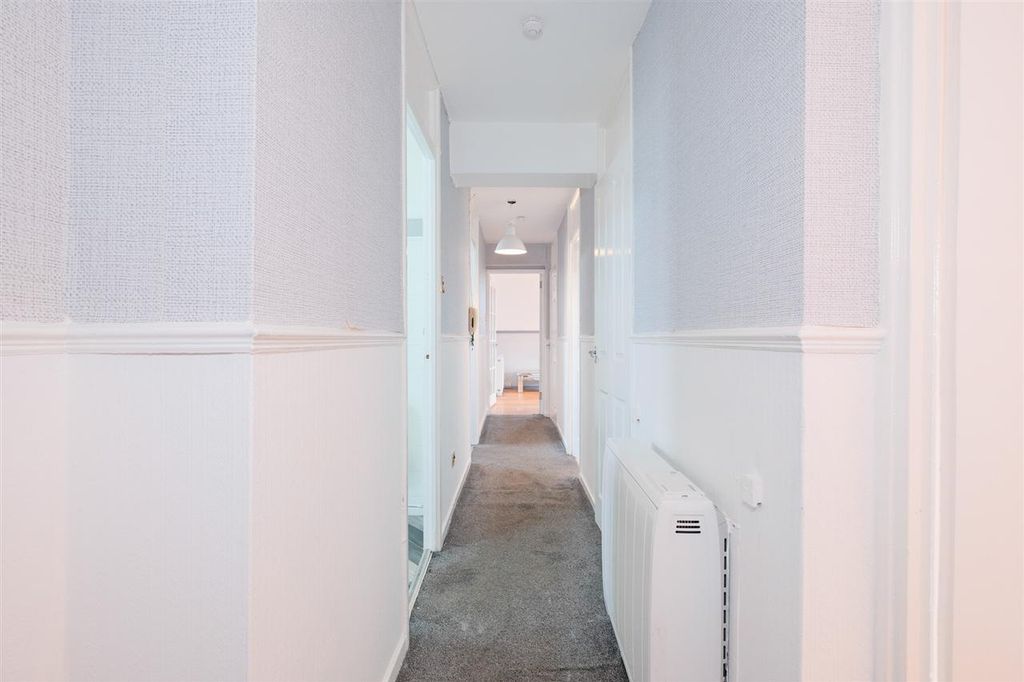 Property photo 2 of 25 Entrance Hallway