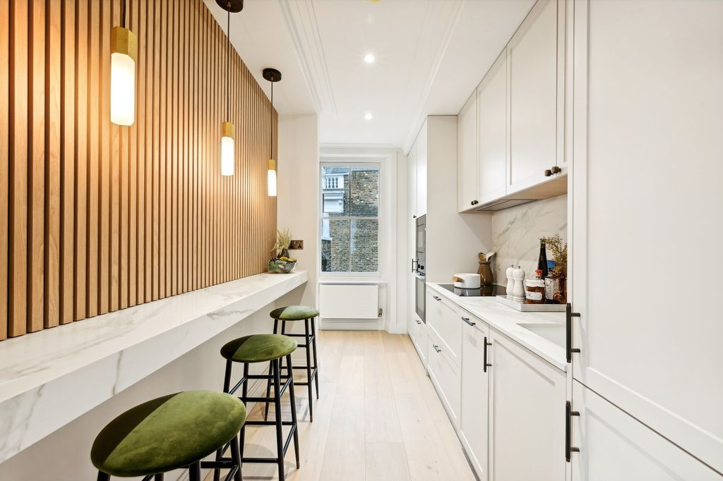 Property photo 2 of 17 Kitchen