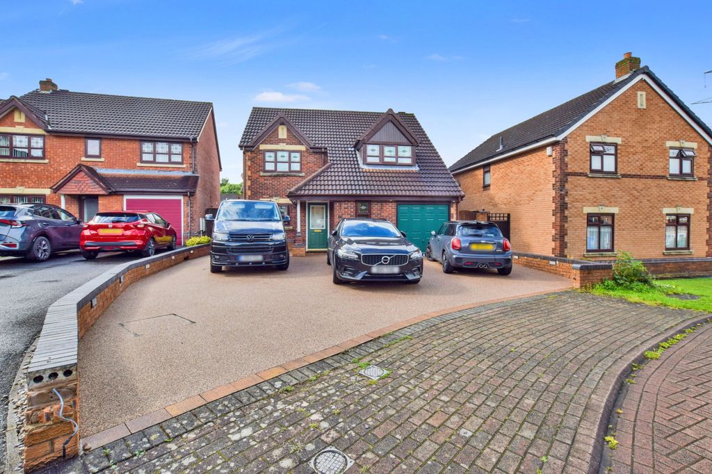 Property photo 2 of 33