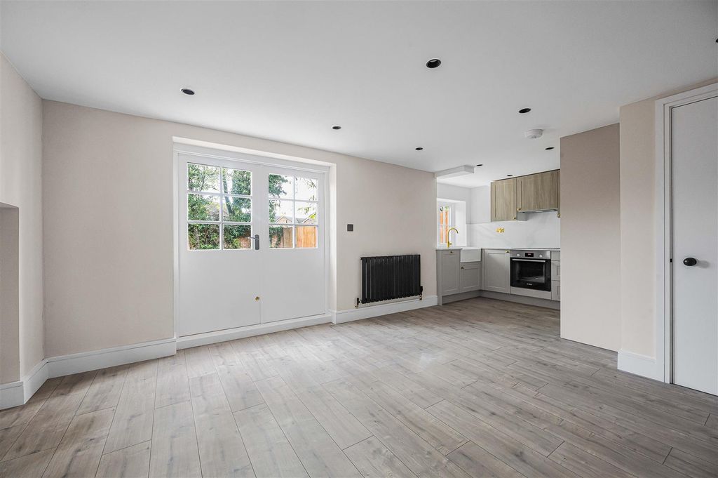 Property photo 3 of 10 12_66316.Jpg