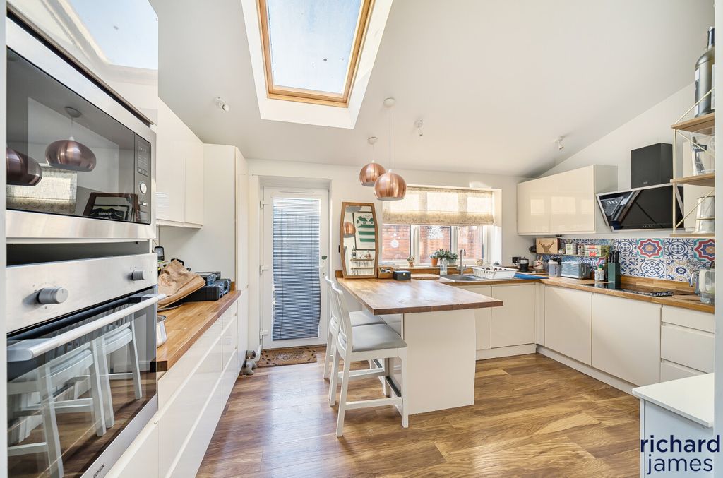 Property photo 2 of 16 c65B14225Aeb4F579E8Ca8750Bbbcdf5