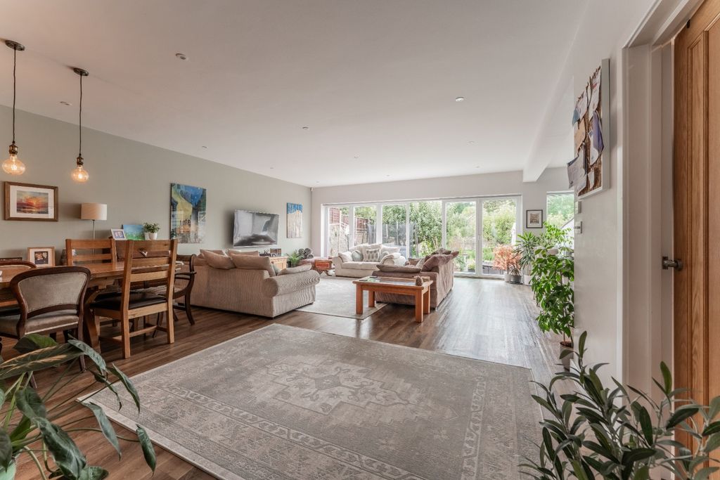 Property photo 2 of 31 5901082