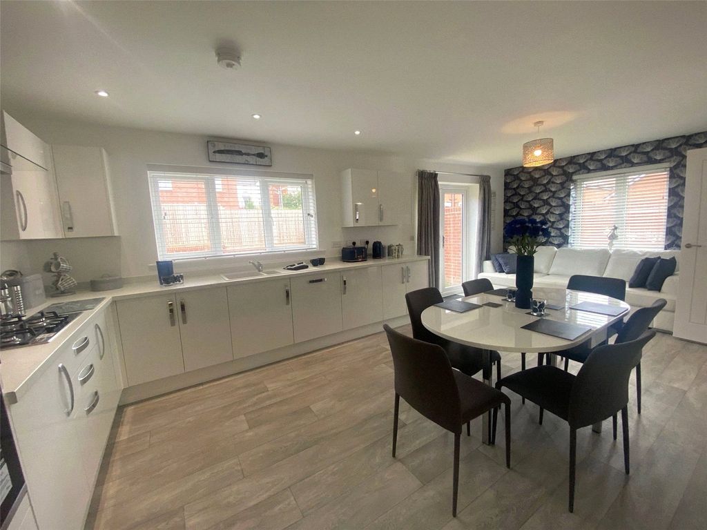Property photo 3 of 12 Kitchen / Dining