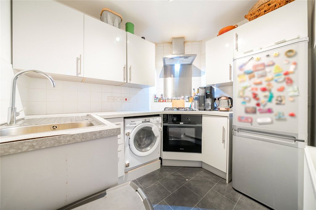 Property photo 3 of 9 Kitchen