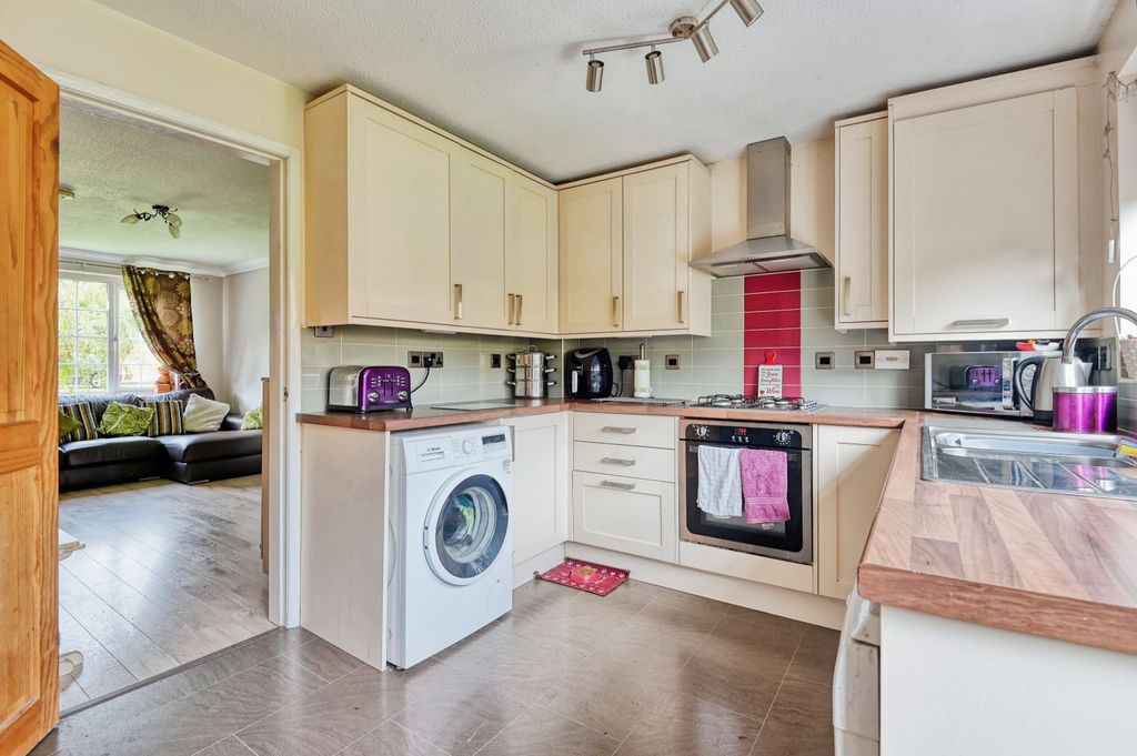 Property photo 3 of 12 Kitchen