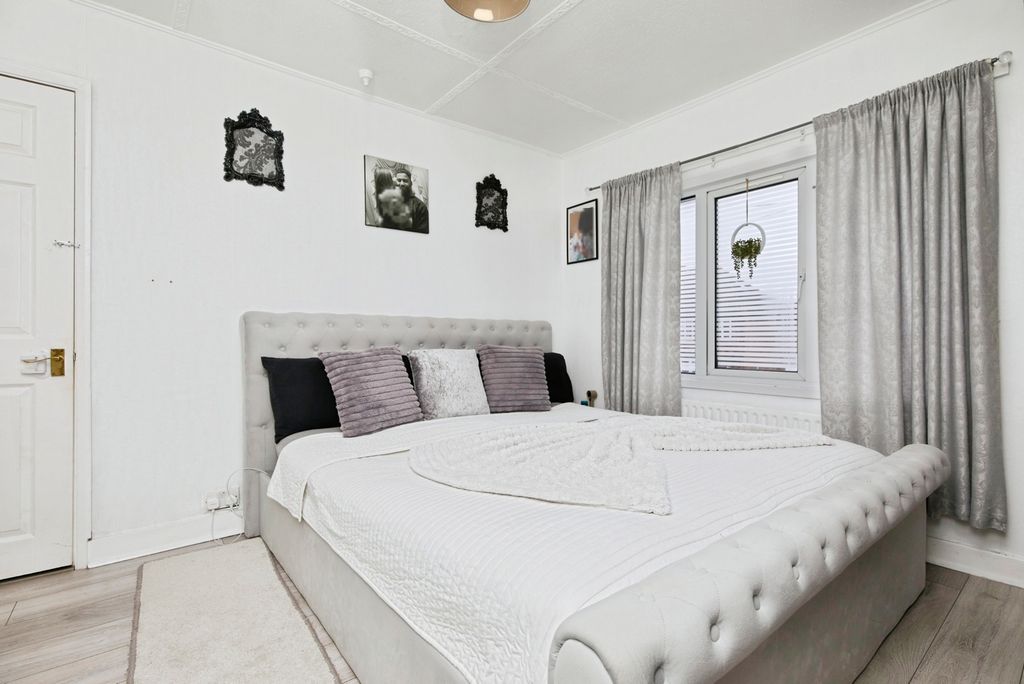 Property photo 3 of 17 Bedroom One