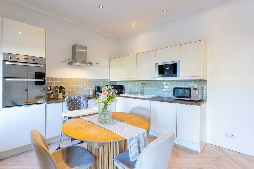 Property photo 3 of 24