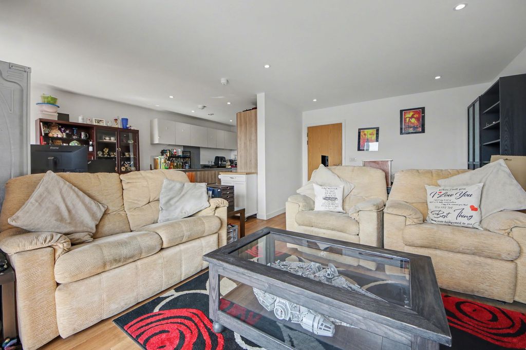 Additional image 5 of 2 bed flat for saleJohn Thornycroft Road, Centenary Quay SO19