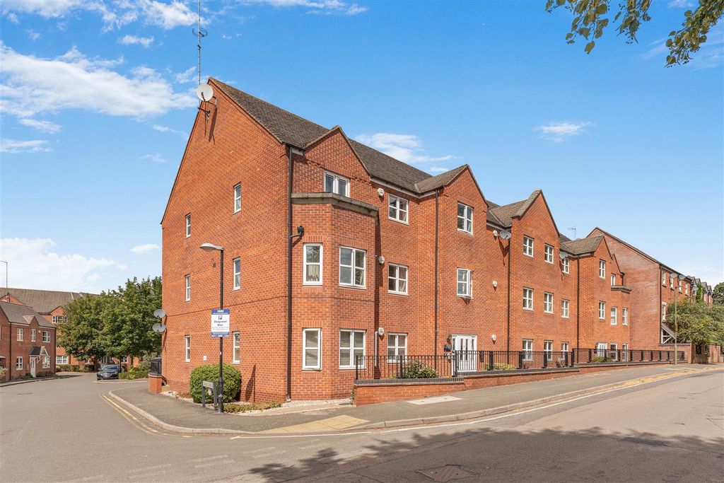 Property photo 1 of 13 2 Hawthorne House, Banbury-4.Jpg