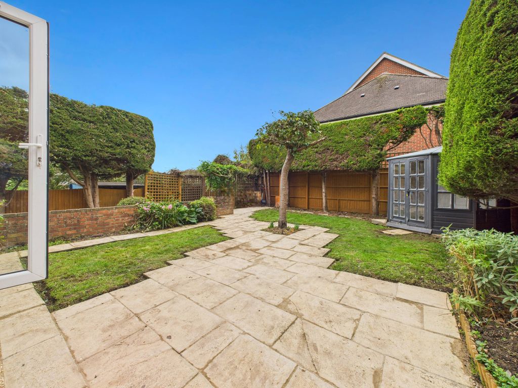 Property photo 2 of 19 Cam02909G0-Pr0499-Still012