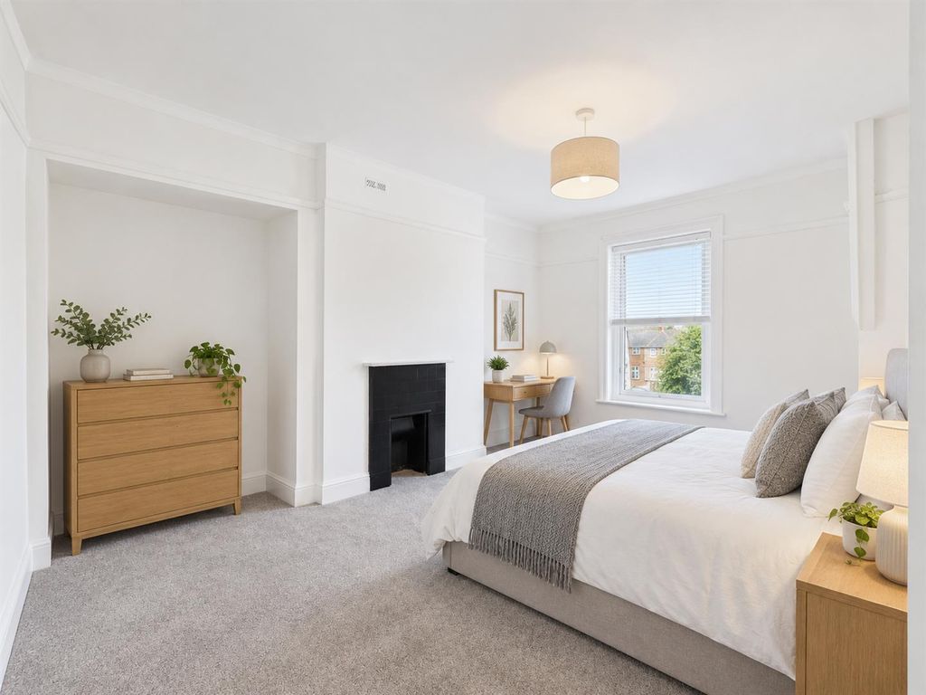 Property photo 2 of 5 Bright Rental Bedroom With Period Fireplace.Png