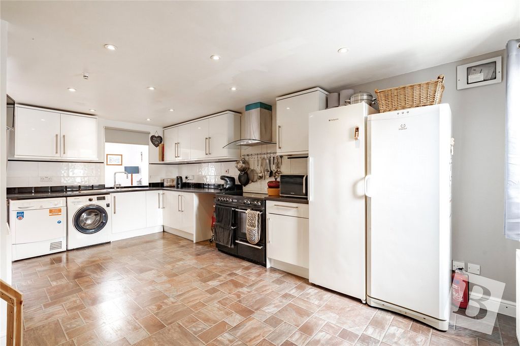 Property photo 2 of 19 Kitchen