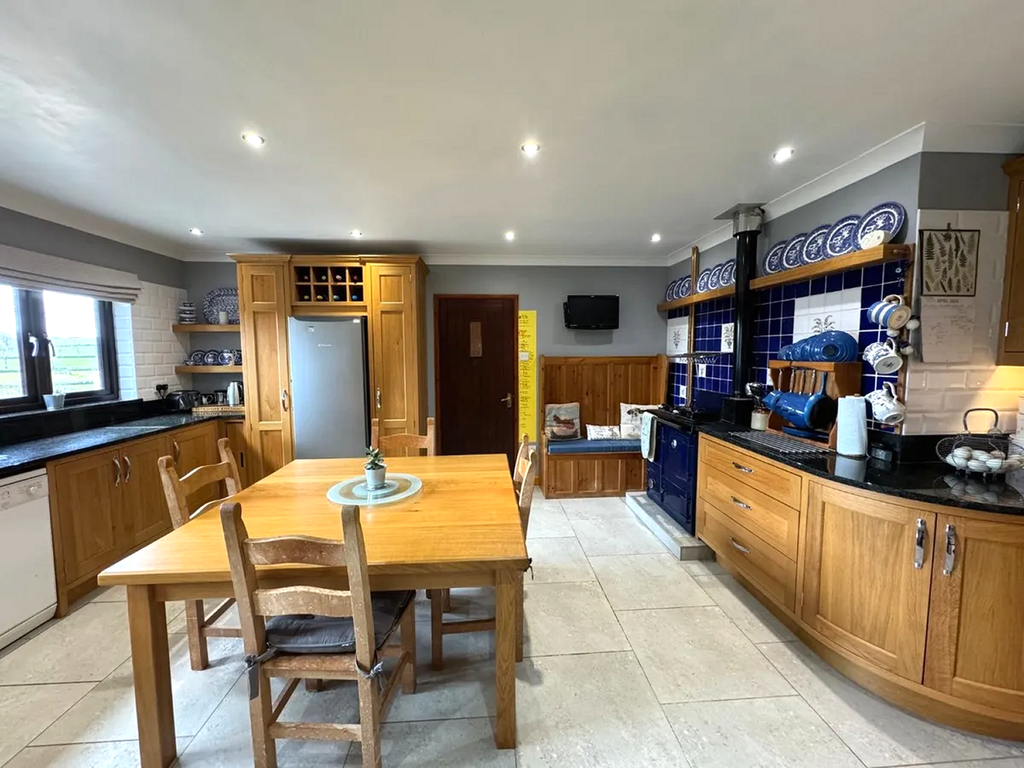 Property photo 2 of 27