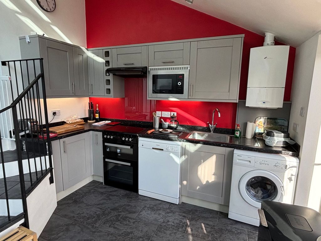 Property photo 3 of 14 Kitchen
