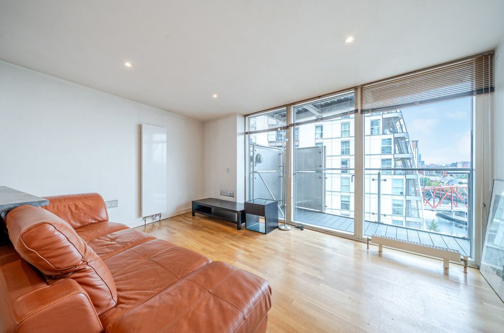 Property photo 2 of 18 1524930-3-1A0c7F6...