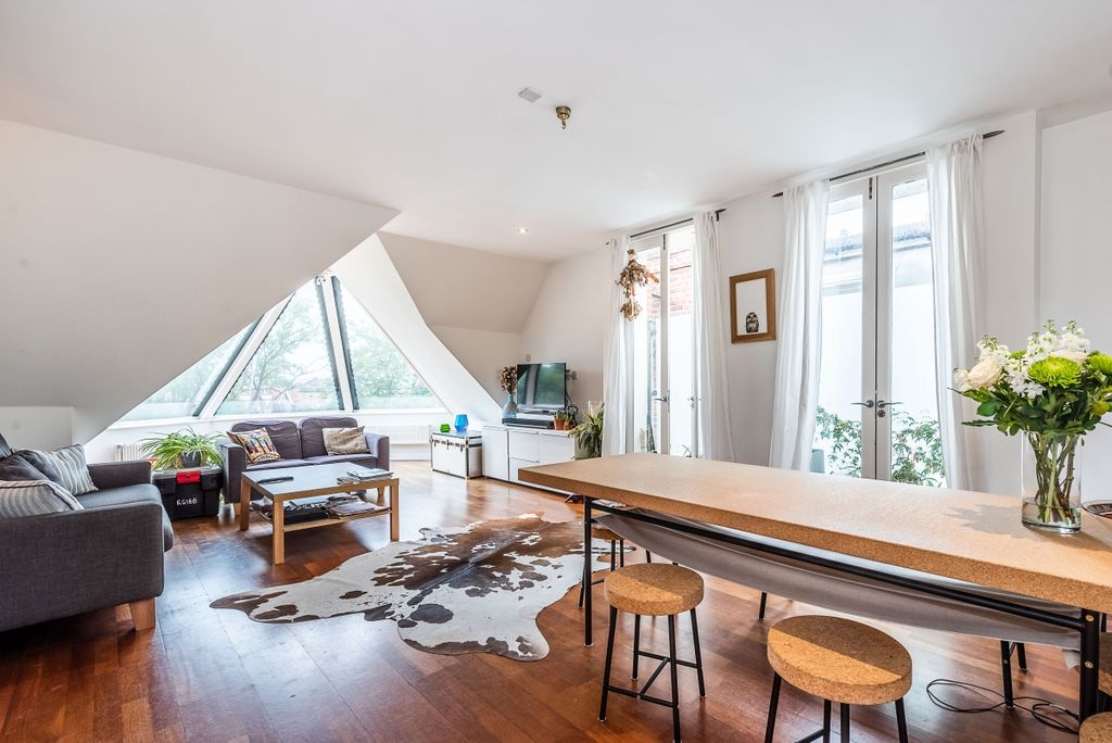 Property photo 1 of 8 Reception