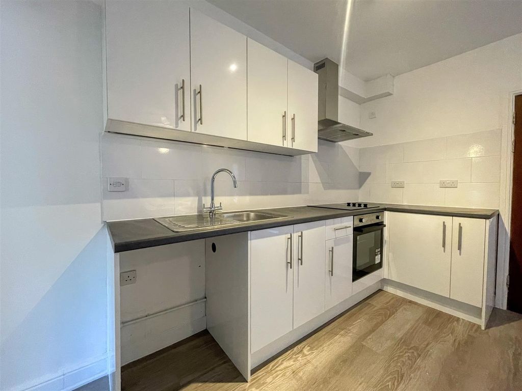 Property photo 2 of 8 Kitchen