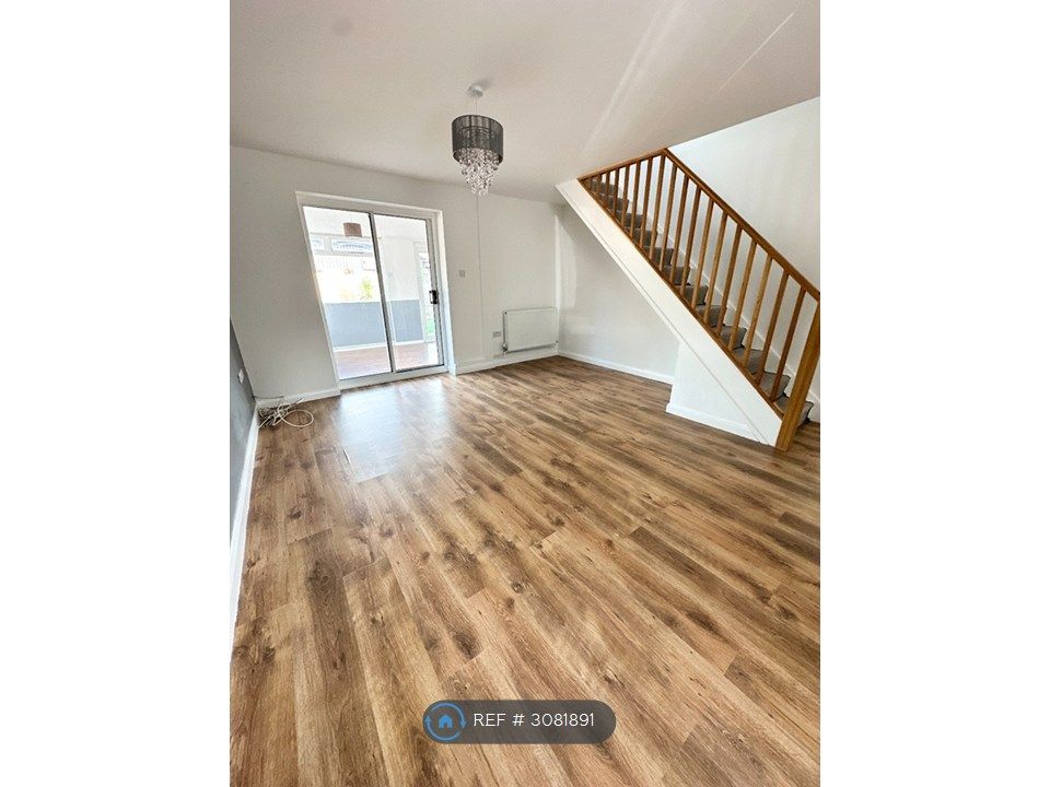 Property photo 3 of 10 Living Room