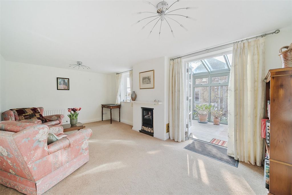 Property photo 2 of 25 Sitting Room