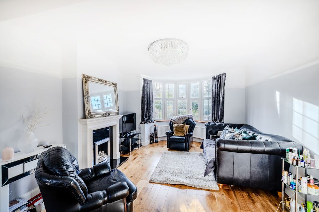 Property photo 2 of 11