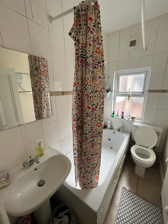 Property photo 2 of 2 Shared Bathroom.Jpg