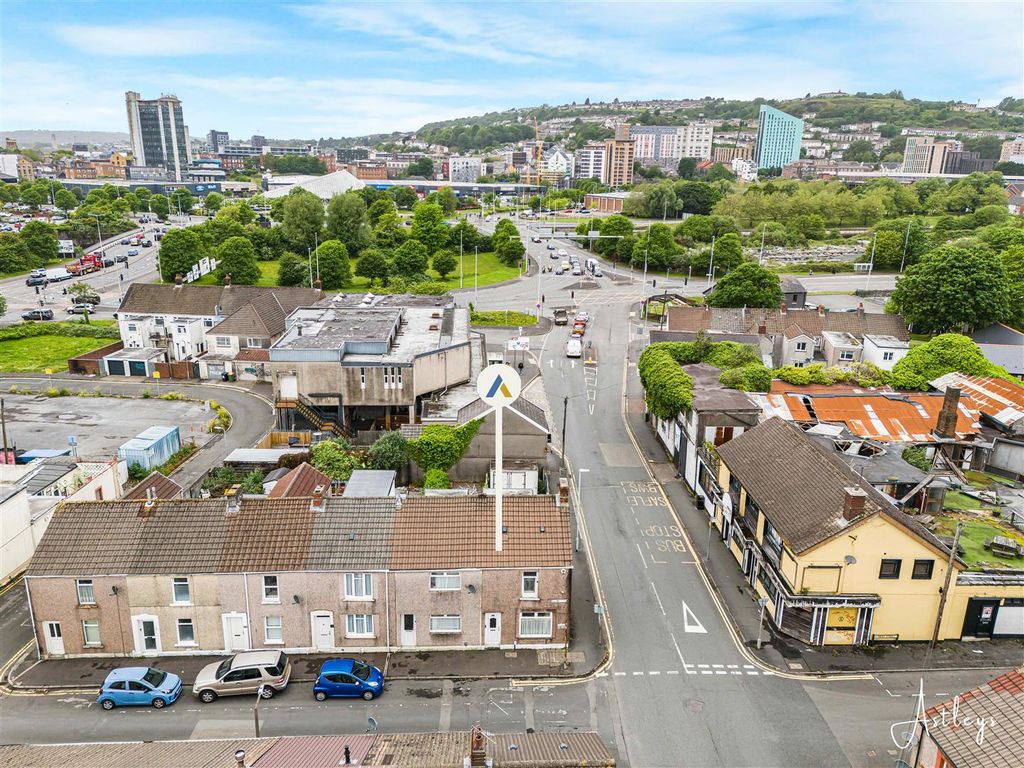 Property photo 1 of 13 25-Dji_20260520124425_0278_D.Jpg