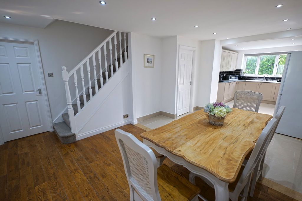 Property photo 2 of 46