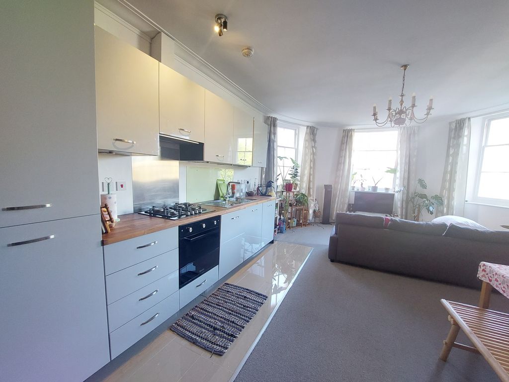 Property photo 1 of 9 Kitchen