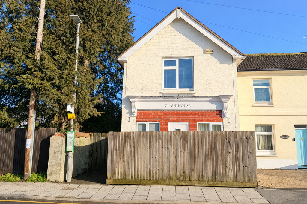 Property photo 1 of 10 Front (Exterior)