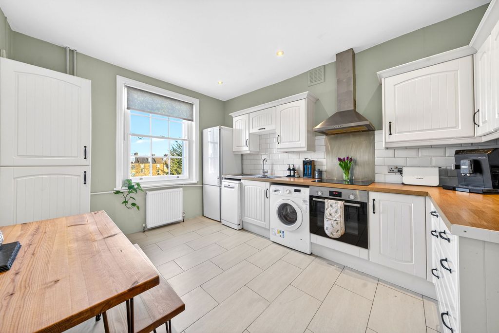 Property photo 2 of 23