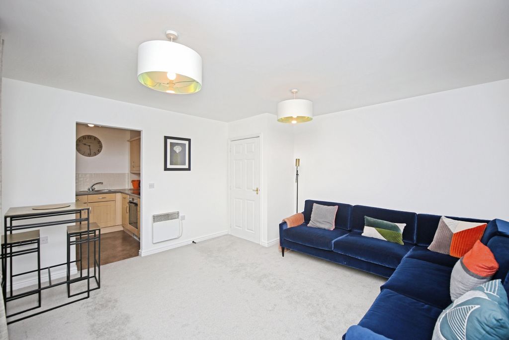 Property photo 3 of 15 Lounge