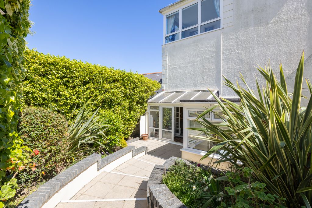 Additional image 5 of 4 bed detached house for saleClifton, St. Peter Port, Guernsey GY1